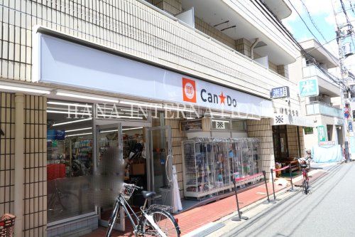 近くのコンビニまで527m（徒歩7分）