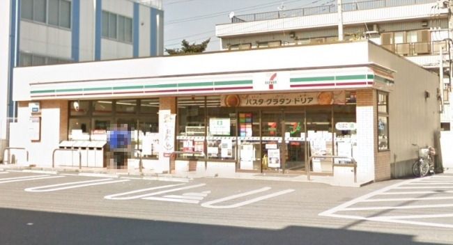 近くのセブンイレブンまで444m（徒歩6分）