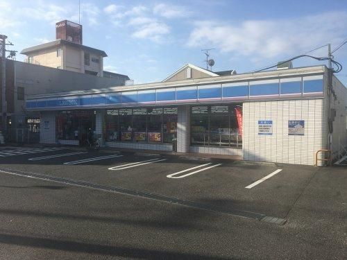 近くのコンビニまで174m（徒歩3分）