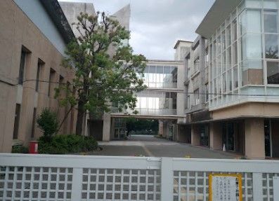 近くの小学校まで2,160m（徒歩27分）