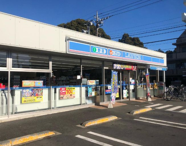 近くのコンビニまで539m（徒歩7分）