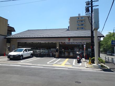 近くのセブンイレブン 京都堀川今出川店まで109m（徒歩2分）