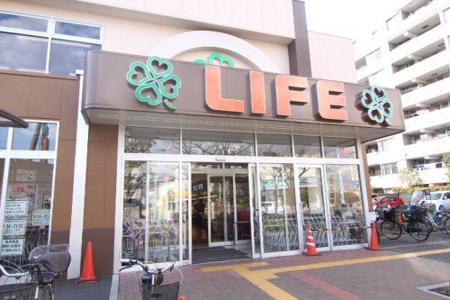近くのライフ鹿骨店まで1,168m（徒歩15分）