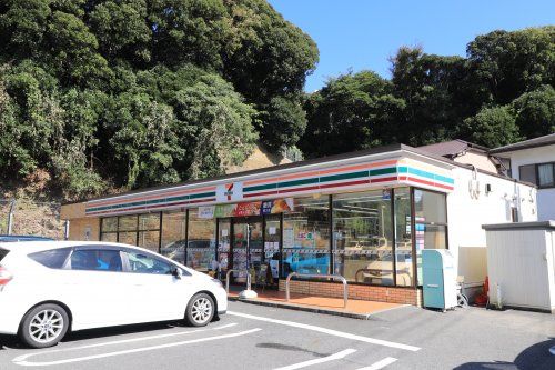 近くのセブンイレブン 横須賀浦賀5丁目店まで725m(徒歩10分)