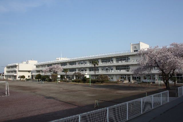 近くの小学校まで1,455m（徒歩19分）