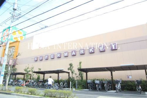 近くのライフ大谷田店まで418m（徒歩6分）