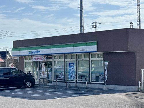 近くのファミリーマート常滑西之口店まで736m(徒歩10分)