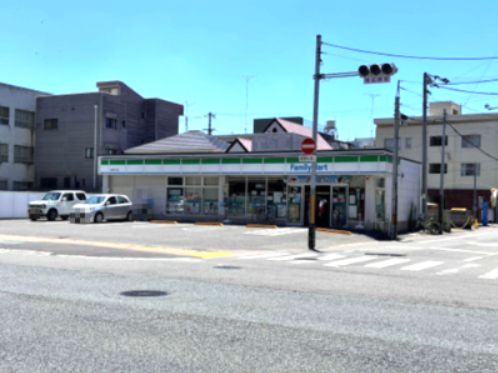 近くのファミリーマート 徳島仲之町店まで574m（徒歩8分）