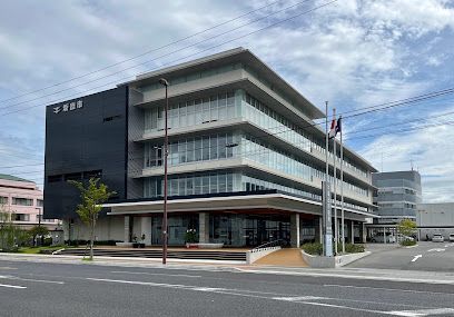 近くの坂出市役所まで696m（徒歩9分）