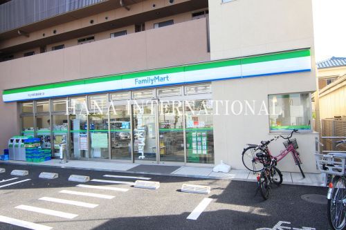 近くのファミリーマート 千住河原町墨堤通り店まで649m(徒歩9分)