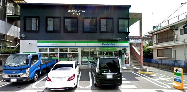 近くのファミリーマートまで424m(徒歩6分)