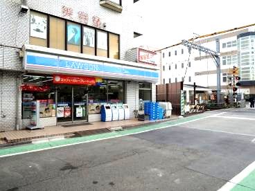 近くのローソン 東門前駅前店まで473m(徒歩6分)