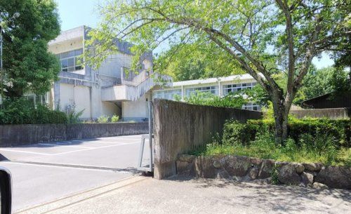 近くの交野市立妙見坂小学校まで185m(徒歩3分)