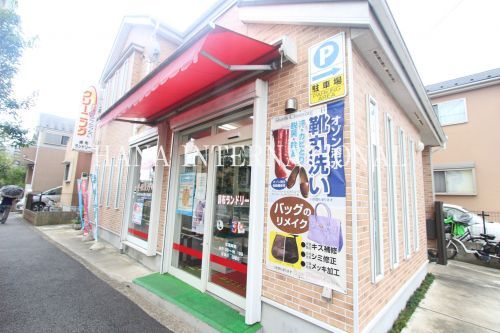 近くの調布ランドリー深大寺店まで706m（徒歩9分）