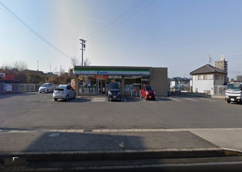 近くのファミリーマート 瀬戸西山町店まで307m（徒歩4分）