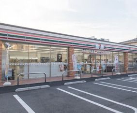 近くのコンビニまで854m（徒歩11分）