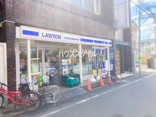 近くのコンビニまで676m（徒歩9分）
