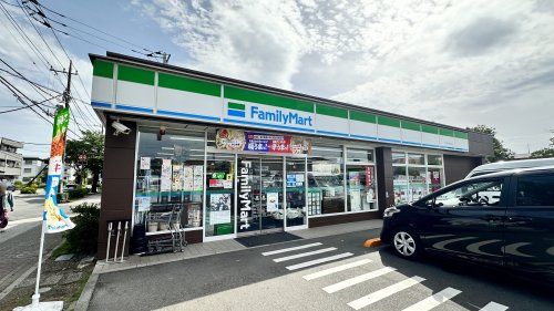 近くのファミリーマート 紅葉丘南参道点まで500m(徒歩7分)