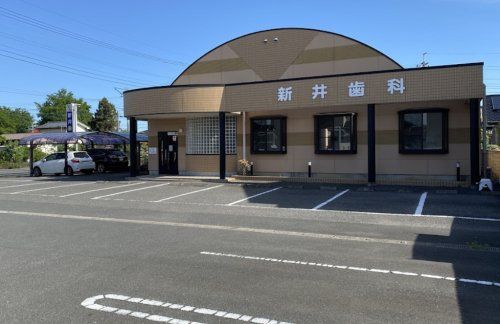 近くの新井歯科クリニックまで626m（徒歩8分）