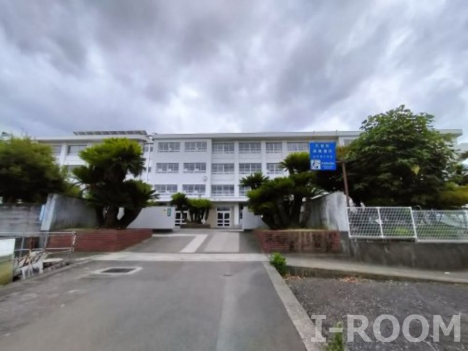 近くの松山市立石井東小学校まで499m(徒歩7分)