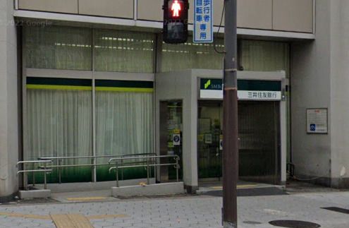 近くの三井住友銀行上町支店まで135m（徒歩2分）