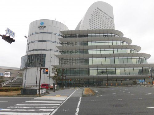 近くのパシフィコ横浜まで2,106m（徒歩27分）