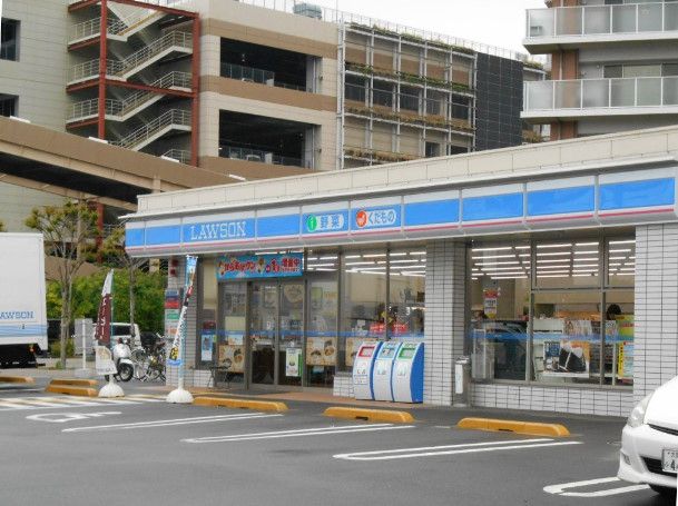 近くのコンビニまで423m（徒歩6分）