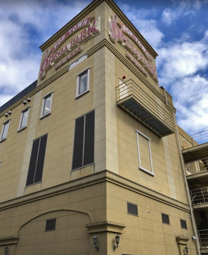 近くのオペラパークまで819m（徒歩11分）