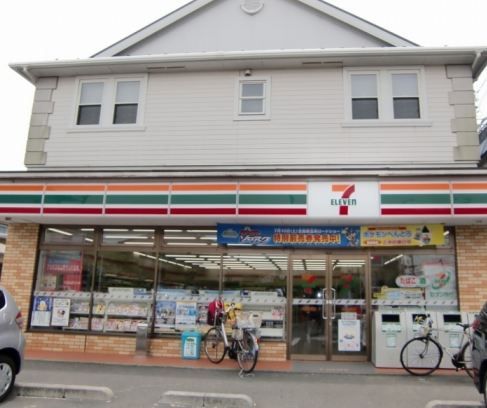 近くのコンビニまで400m（徒歩5分）