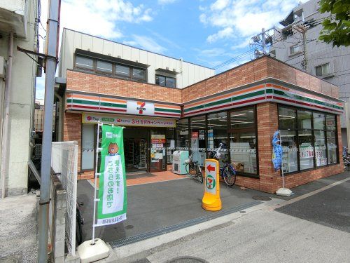 近くのコンビニまで210m（徒歩3分）