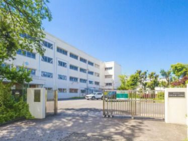 近くの横浜市立港南台第一中学校まで1,384m(徒歩18分)