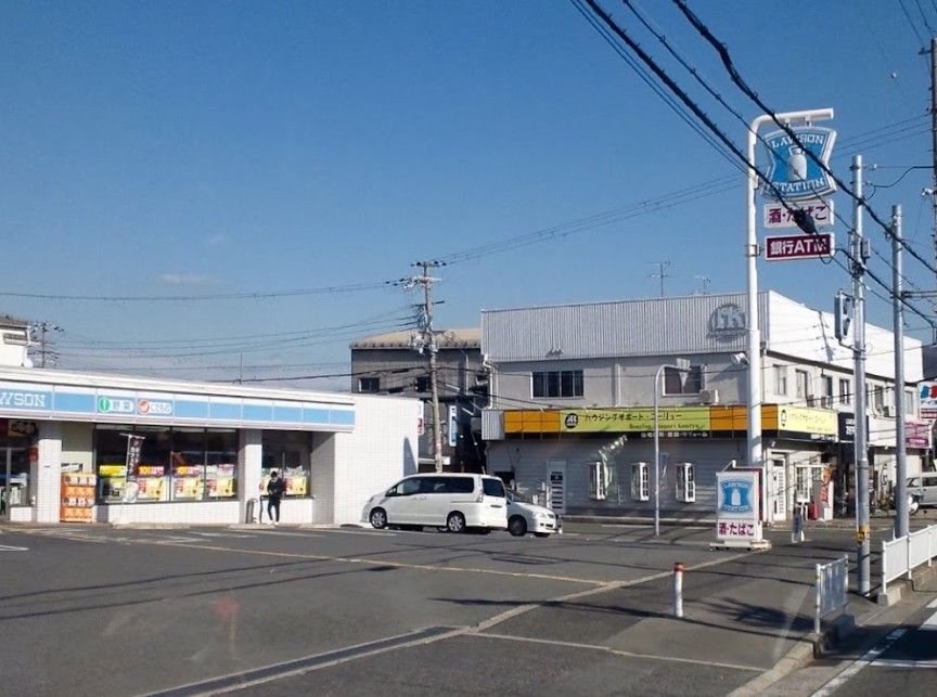 近くのローソン大東市三箇四丁目店まで647m（徒歩9分）