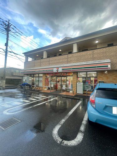 近くのセブンイレブン 領家店まで569m（徒歩8分）