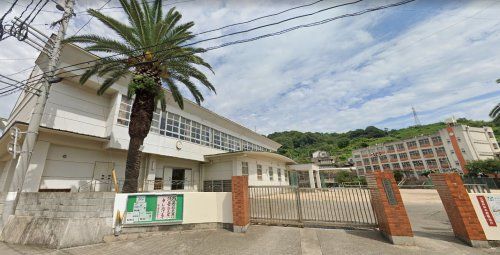 近くの呉市立警固屋中学校まで3,500m（徒歩44分）
