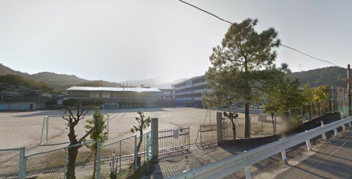 近くの呉市立音戸小学校まで400m（徒歩5分）