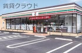 近くのコンビニまで744m（徒歩10分）