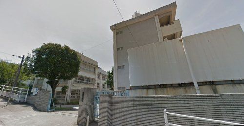 近くの呉市立和庄中学校まで1,148m(徒歩15分)