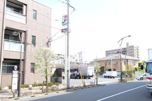 近くのセブン-イレブン調布ヶ丘3丁目店まで1,178m(徒歩15分)