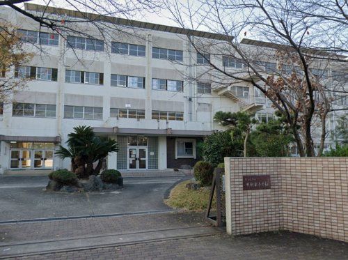 近くの名古屋市立廿軒家小学校まで415m(徒歩6分)