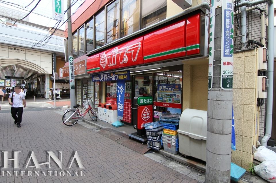 近くのコンビニまで479m（徒歩6分）