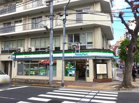 近くのコンビニまで275m（徒歩4分）