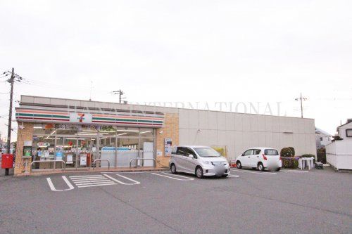 近くのセブンイレブンまで720m（徒歩9分）