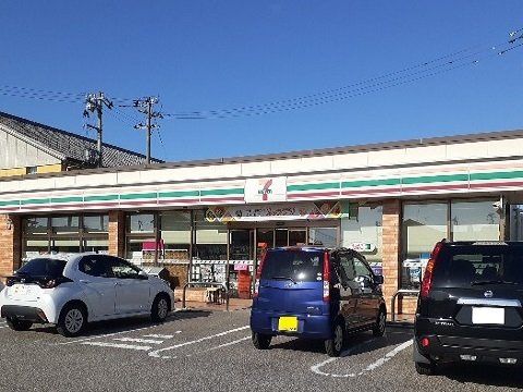 近くのセブンイレブン 富山上田島店まで449m（徒歩6分）