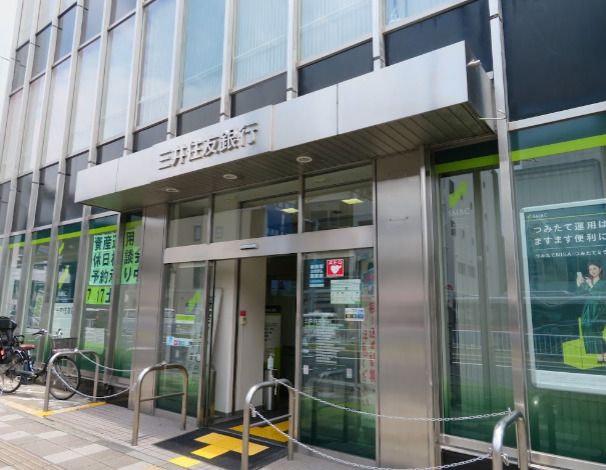 近くの銀行まで1,572m（徒歩20分）