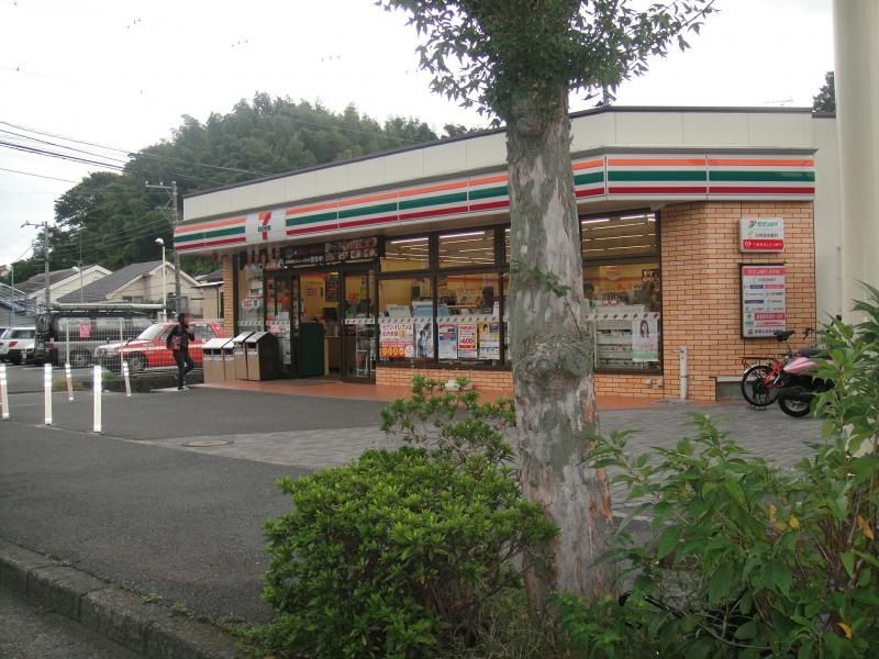 近くのセブンイレブン 横浜六ツ川店まで716m（徒歩9分）