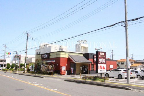 近くの飲食店まで1,111m（徒歩14分）