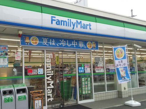 近くのファミリーマート星田駅前まで432m（徒歩6分）