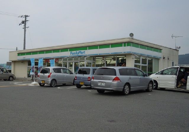 近くのファミリーマート 出石長砂店まで3,872m（徒歩49分）