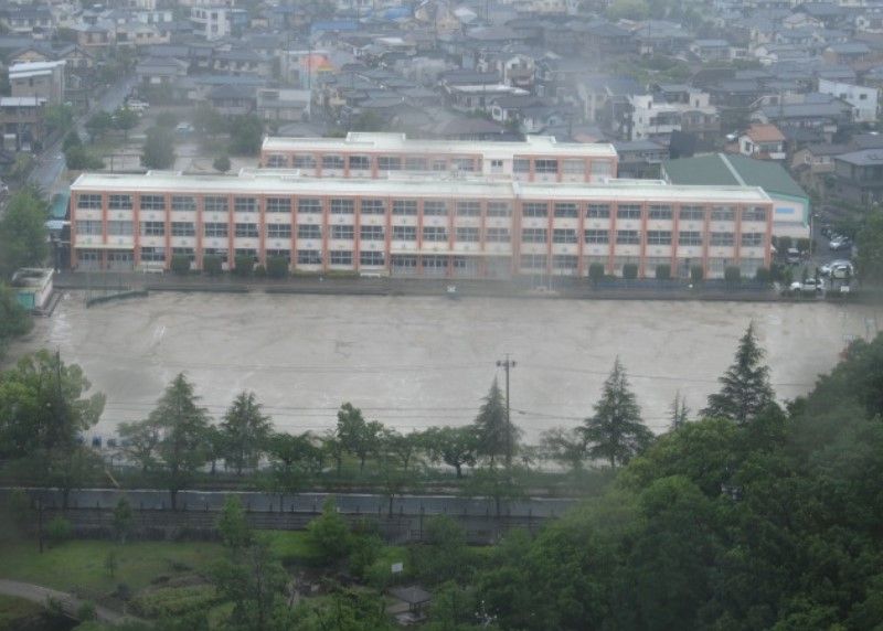 近くの小学校まで886m（徒歩12分）