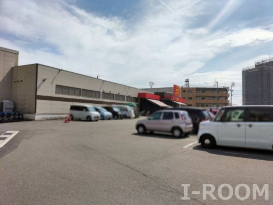 近くのスーパー日東 久米店まで408m（徒歩6分）